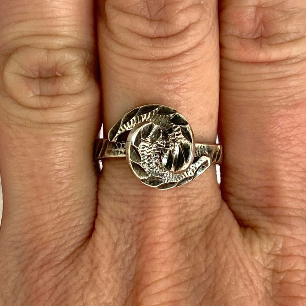 VTG Sterling Silver 925 Diamond Cut MCM Fan Feather Geometric Band Ring Sz 7.75